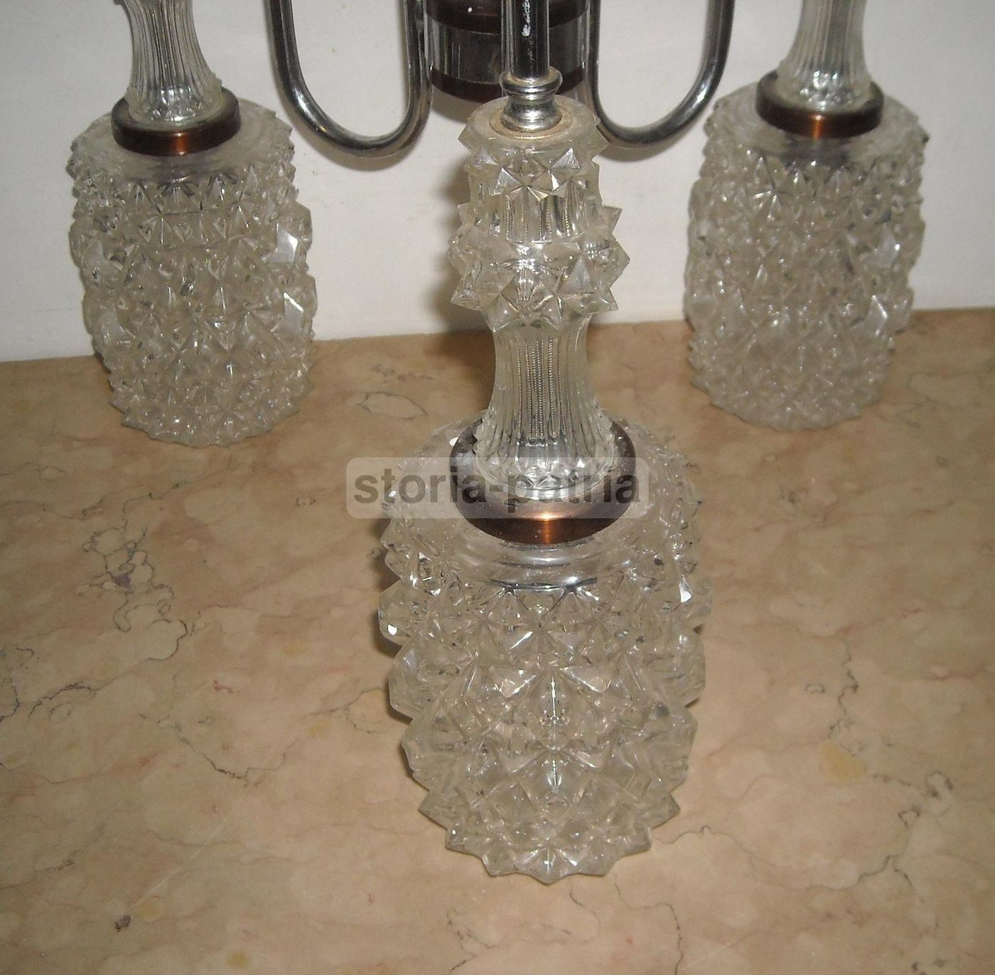 Lampadario Vintage Anni '60 Con Vetri Bugnati A Tre Luci