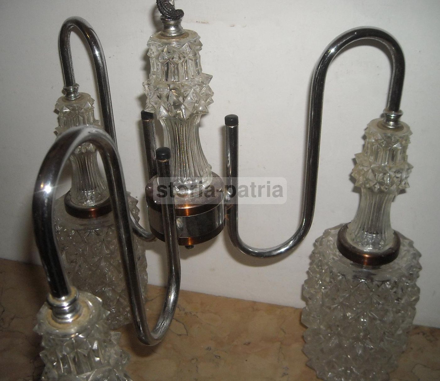 Lampadario Vintage Anni '60 Con Vetri Bugnati A Tre Luci