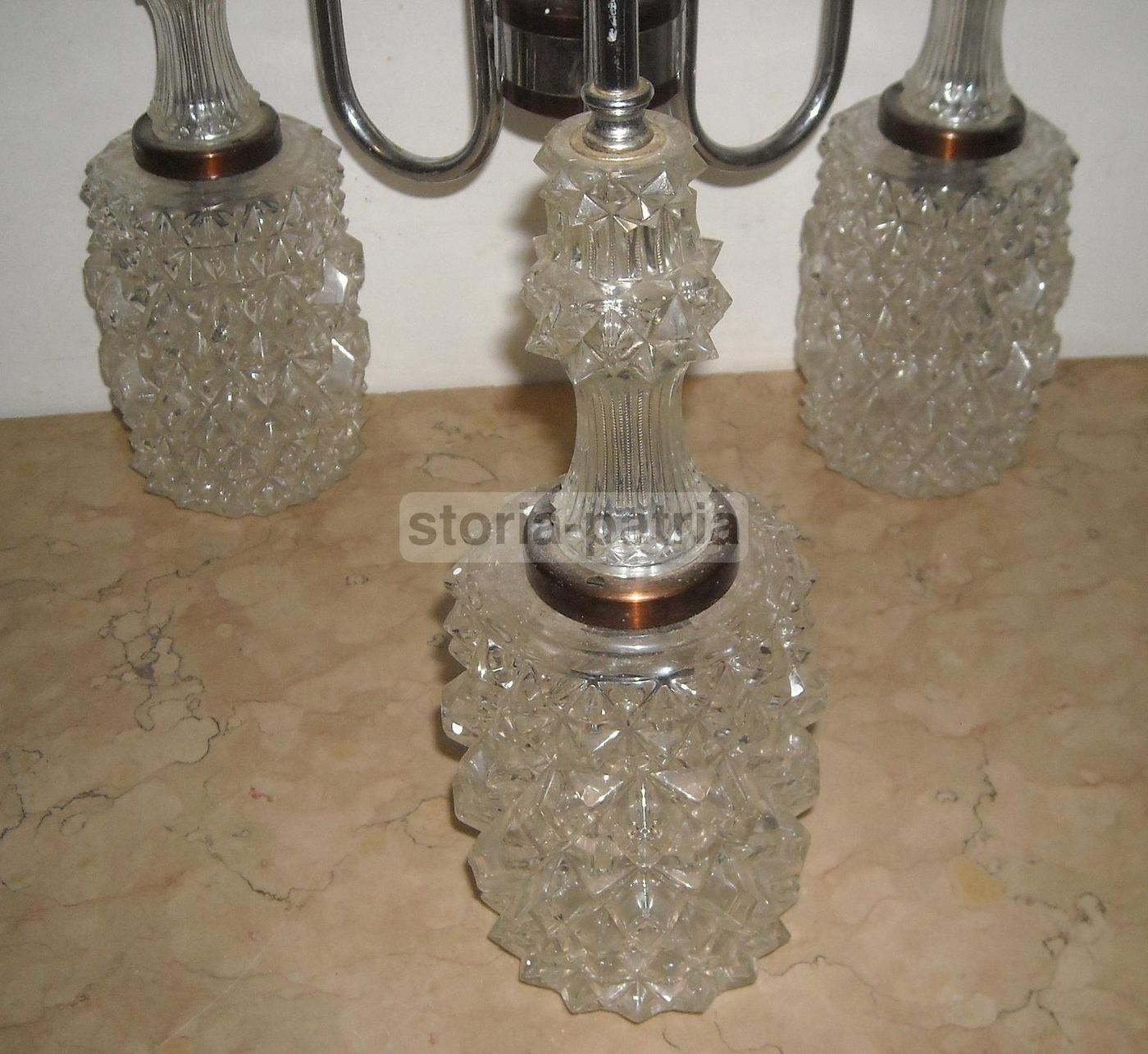 Lampadario Vintage Anni '60 Con Vetri Bugnati A Tre Luci