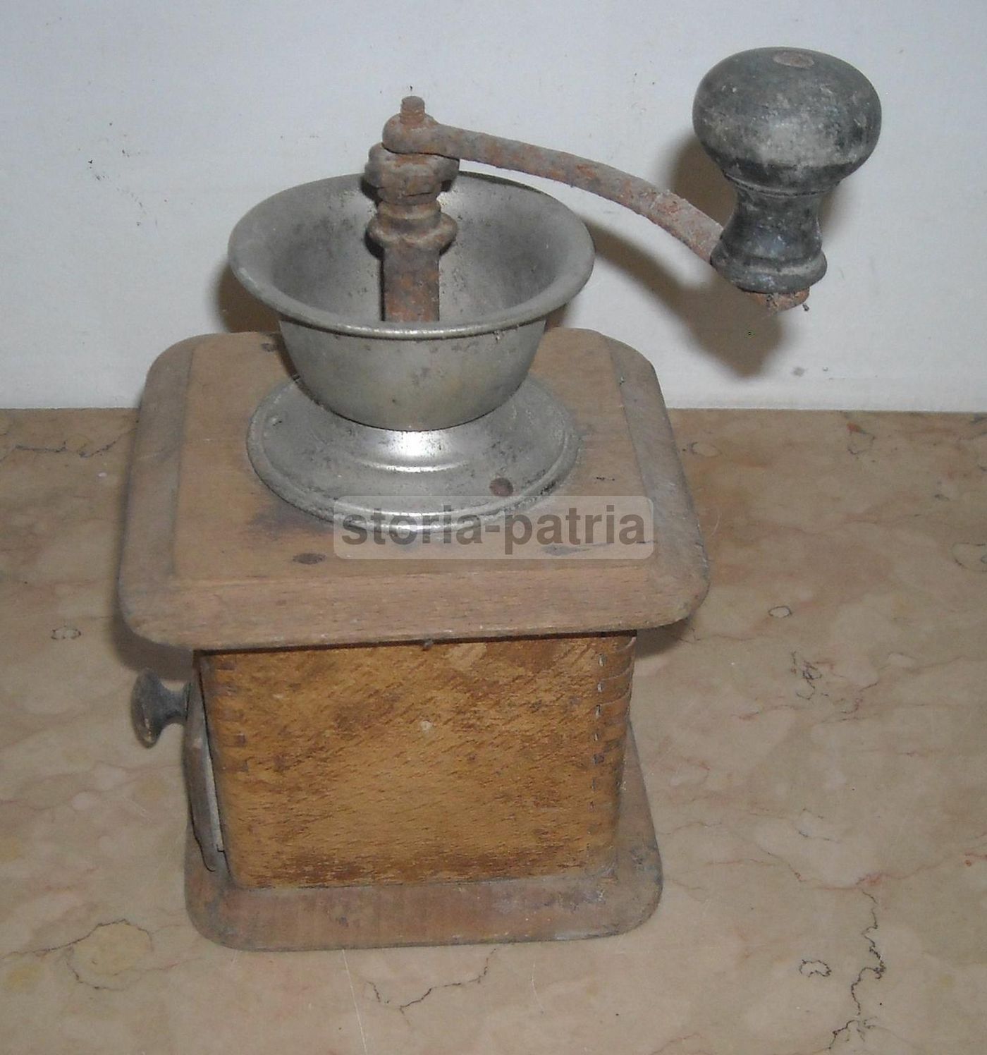 Macinacaffè Antico P.B. Macina Acciaio In Legno E Metallo, Anni '20 '50