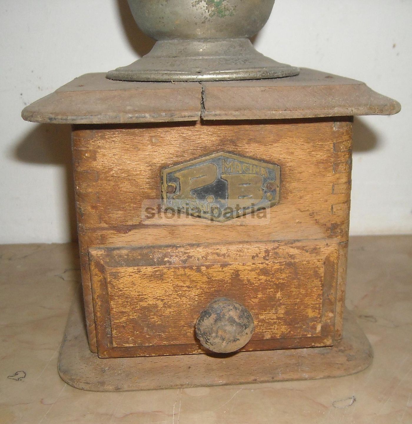 Macinacaffè Antico P.B. Macina Acciaio In Legno E Metallo, Anni '20 '50