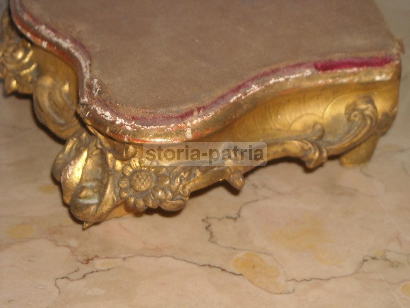 Base Antica In Legno Dorato Per Orologi E Sculture, XIX Secolo