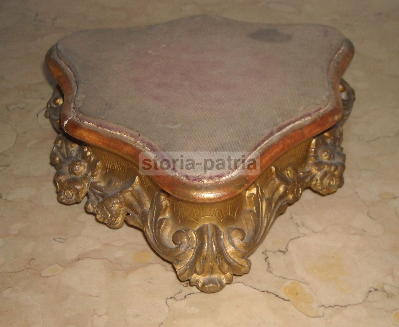 Base Antica In Legno Dorato Con Fregi Per Sculture, XIX Secolo