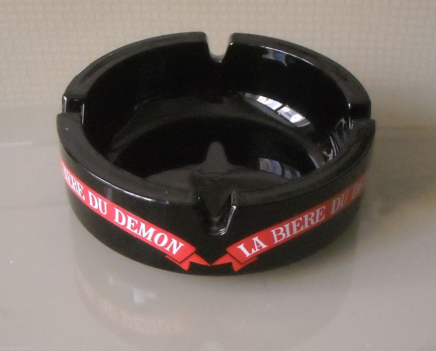 Posacenere Vintage La Bière Du Démon In Vetro Nero